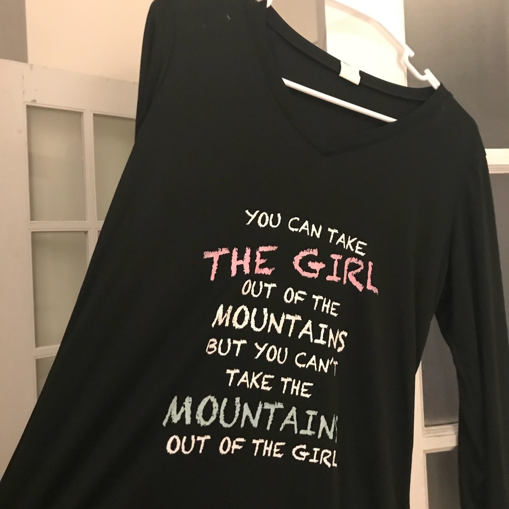 Women’s Medium “I’d Hike That” Performance V-Neck
